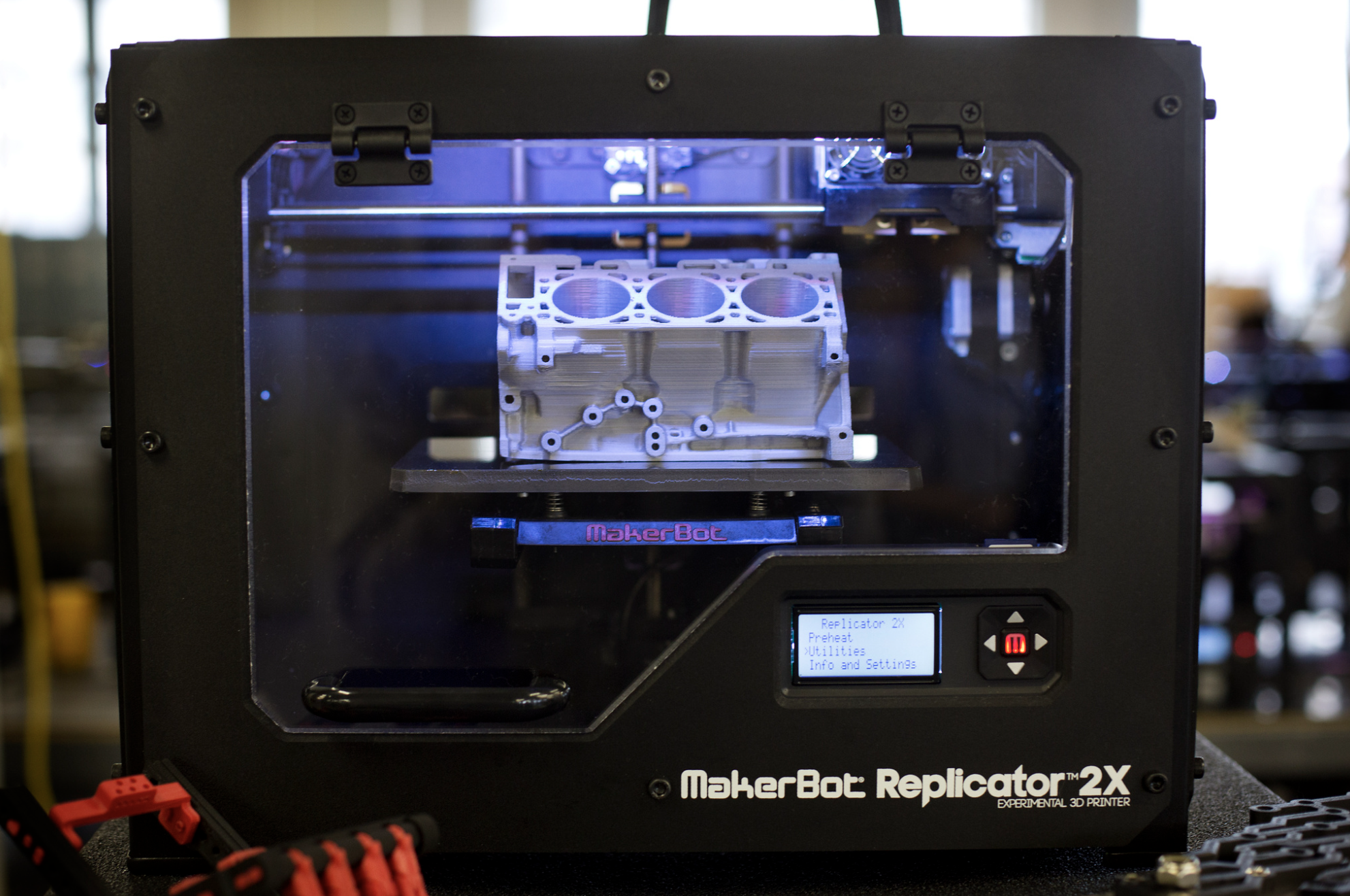Additive manufacturing allows high levels of customization and the creation of parts with intricate structures that can’t usually be achieved using conventional manufacturing processes. 